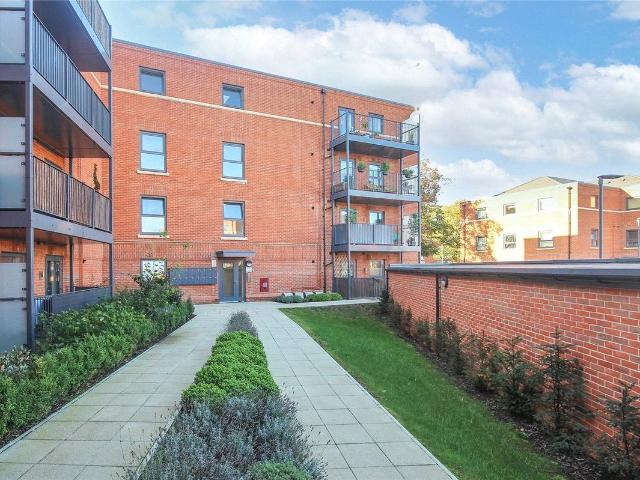 Bridge Road East, Welwyn Garden City, Welwyn Garden City AL7, 1 bed flat to rent, £1,350 pcm | PrimeLocation