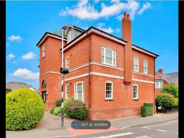 Bridge Road, Hunton Bridge, Kings Langley WD4, 2 bed flat to rent, £1,700 pcm | PrimeLocation
