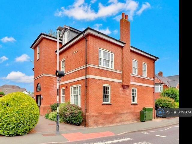 Bridge Road, Hunton Bridge, Kings. 2 bed flat to rent £1,700 pcm £392 pw