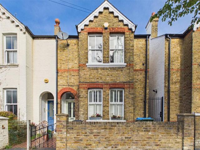 Bridge Road, St Margarets 4 bed semi detached house to rent £4,750 pcm £1,096 pw