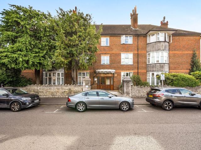 Bridge Road, Sutton SM2, 3 bed flat to rent, £2,400 pcm | PrimeLocation