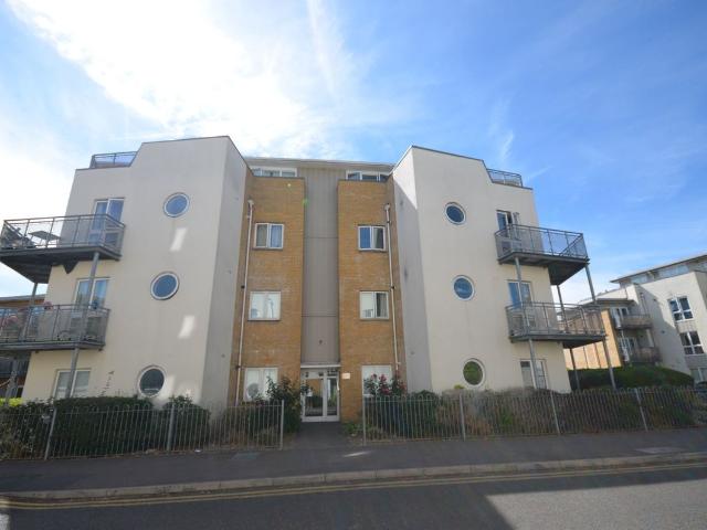 Bridge Wharf, Chertsey KT16, 2 bed flat to rent, £1,850 pcm | PrimeLocation