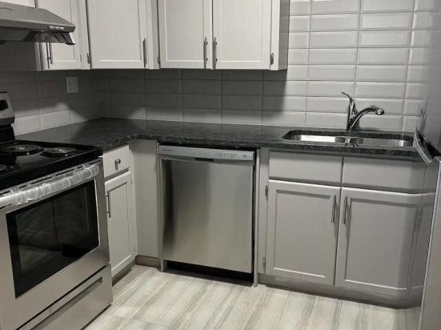 Bridgeland, All Adult High End Walkout — 3 Bedrooms Duplex