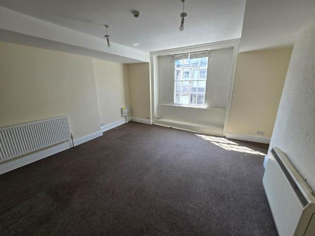 Bridgeland Street, Bideford 2 bed flat to rent £695 pcm £160 pw