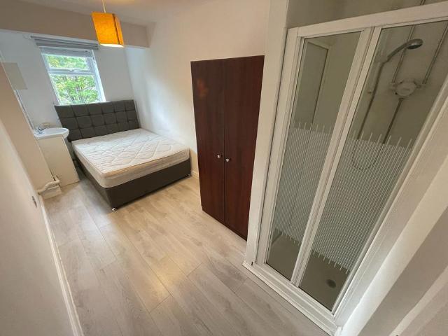 Bridgelea Road, Withington, Manchester 1 bed in a house share to rent £625 pcm £144 pw