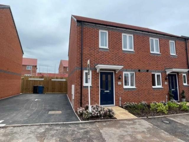Bridgeman Way, Lichfield 2 bed semi detached house to rent £1,150 pcm £265 pw