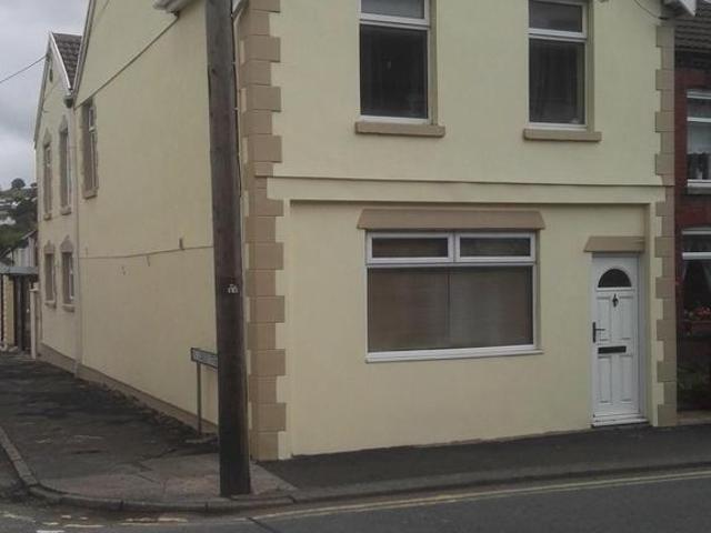 Bridgend Road, Llanharan, Rct, CF72 1 bed flat to rent £595 pcm £137 pw