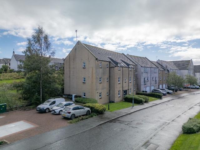 Bridgend, Stewarton, East Ayrshire KA3, 2 bed flat to rent, £850 pcm | PrimeLocation