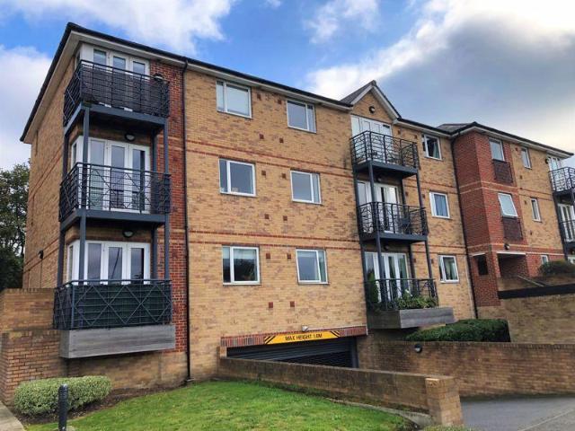 Bridgepoint Court, Old Watford Road. 1 bed flat to rent £1,499 pcm £346 pw
