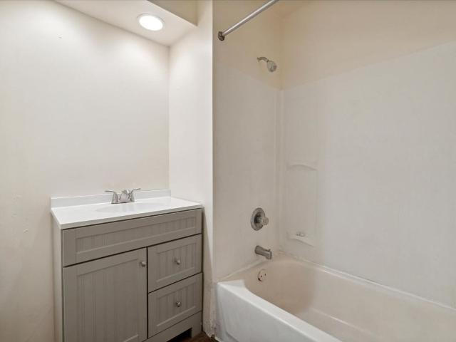 Bridgeport Village HKQ Investment Group LLC 3 Bedroom Apartment for Rent at 2601 Germain Dr, Saginaw, MI 48601