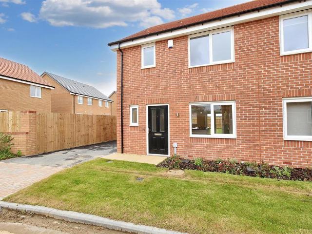 Bridges Close, Ferriby Fields, DN33 3 bed semi detached house to rent £1,150 pcm £265 pw