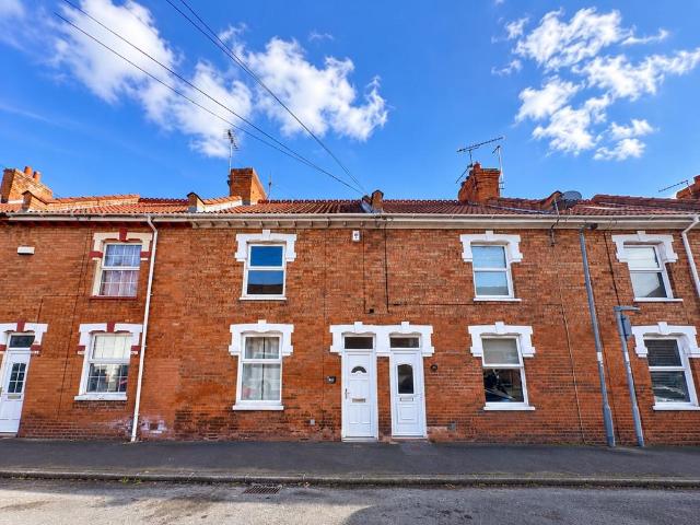 Bridgwater, Somerset TA6 2 bed terraced house to rent £1,100 pcm £254 pw