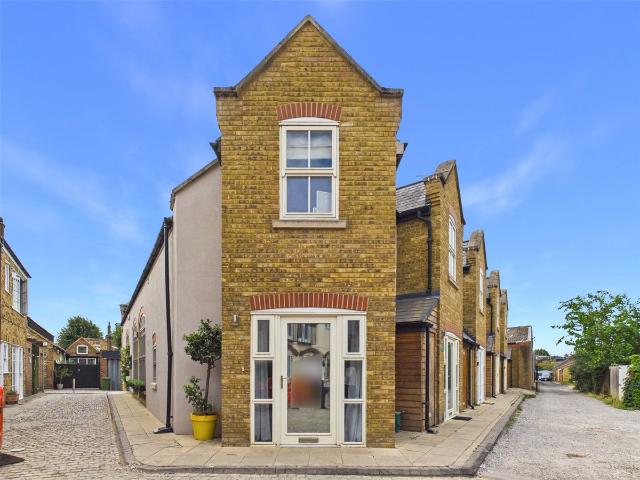Bridle Lane, St Margarets TW1, 1 bed end terrace house to rent, £1,650 pcm | PrimeLocation
