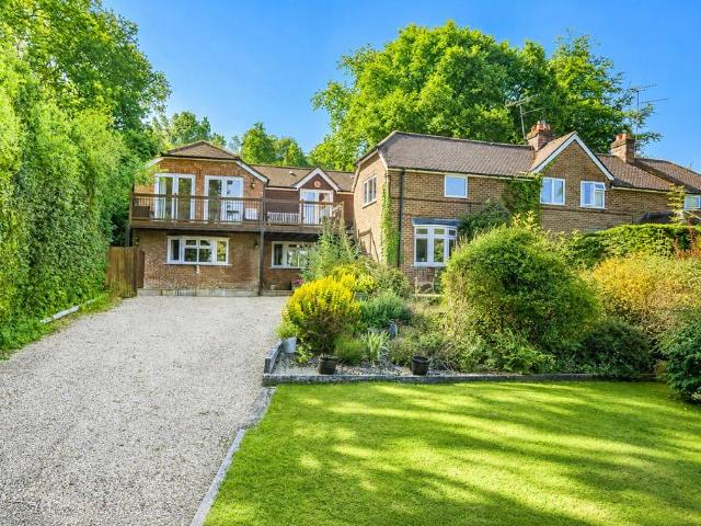 Bridle Path, Ewshot, Farnham. 4 bed semi detached house to rent £3,250 pcm £750 pw