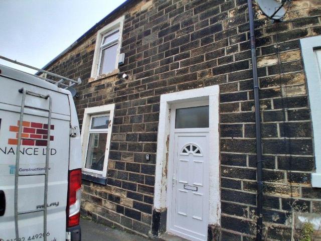 Brierfield BB9 2 bed terraced house to rent £595 pcm £137 pw