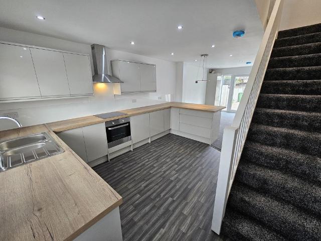Brierly Court, Rilshaw Lane. 2 bed terraced house to rent £875 pcm £202 pw