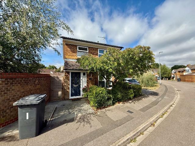 Brierley Close, Luton LU2, 3 bed property to rent, £1,800 pcm | PrimeLocation