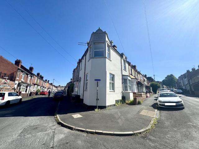 BRIERLEY HILL Adelaide Street 1 bed flat to rent £595 pcm £137 pw