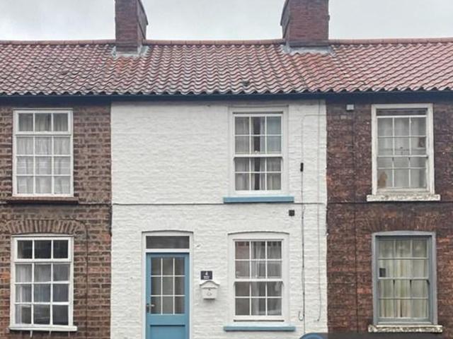Brigg Road, Barton Upon Humber, DN18 2 bed terraced house to rent £625 pcm £144 pw