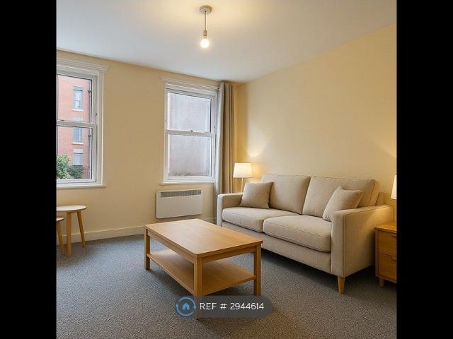 Briggate, Leeds LS1, 3 bed flat to rent, £1,225 pcm | PrimeLocation
