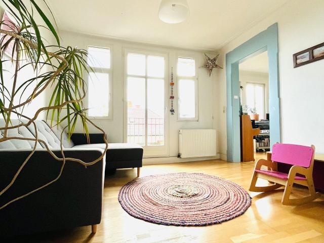Bright 3.5 room apartment in listed building, great location, 2 balconies and spectacular city views min. 1 year lease, Stuttgart Amsterdam Apartments for Rent