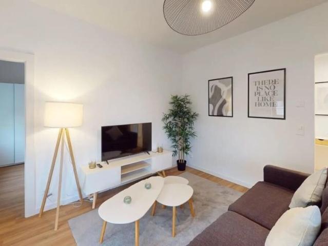 Bright 3.5 Room Apartment with Balcony in Vibrant Zürich Oerlikon