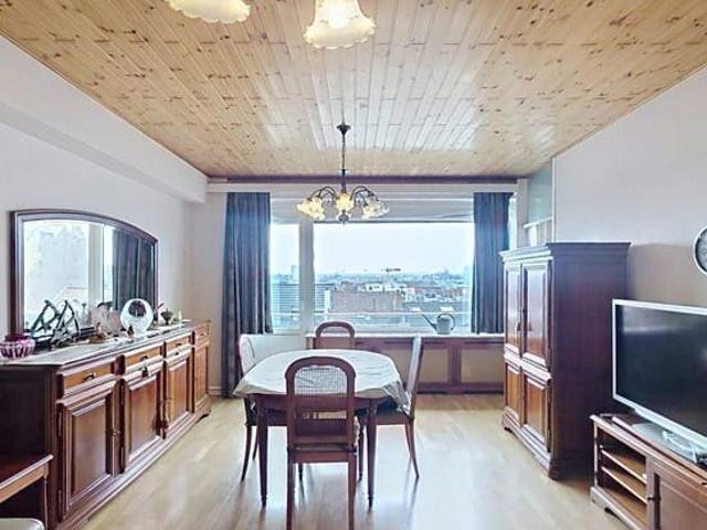 Bright 3 bed apartment + 3 balconies – shared OK