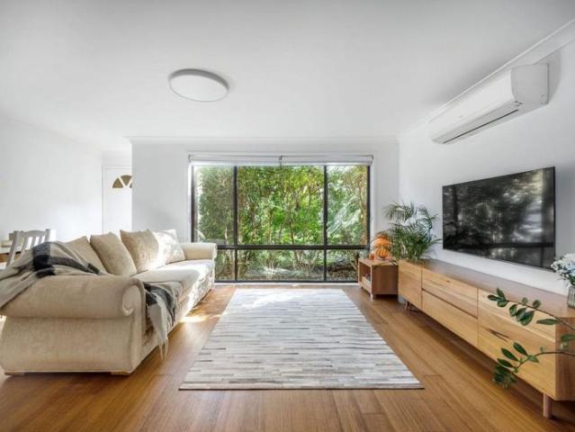 Bright 3 Bed Home with Double Garage