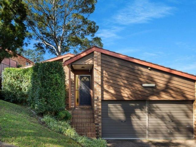 Bright 3 Bed Home with Double Garage