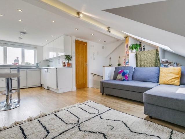 Bright 3 Bedroom Maisonette Tooting