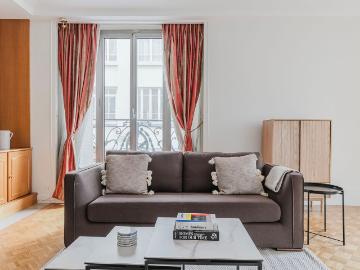 Bright 3 Bedroom Apartment with Balcony in Le Marais, Paris Amsterdam Apartments for Rent