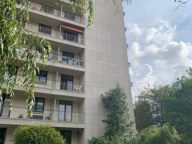 Bright 3 bedroom appartement with garage, perfectly located