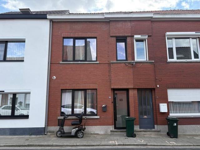 Bright 3 bedroom family home with a sunny garden
