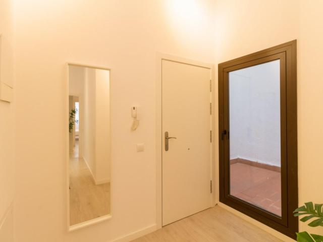 Bright 3 bedroom flat with terrace in Ciutat Vella