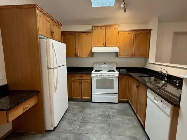 Bright 3 Bedroom Home with Vaulted Ceilings