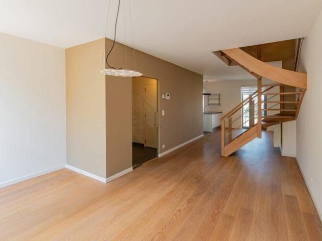 Bright 3 bedroom penthouse & terrace in Drogenbos