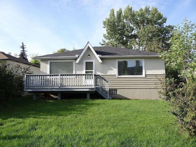 Bright 3 Bedroom Renovated Main Floor — 3 Bedrooms Main Floor