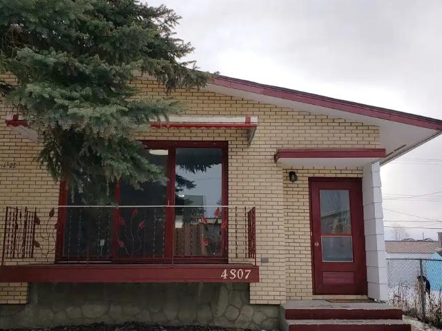 Bright 3 Beds & 1 Bath Mainfloor Unit