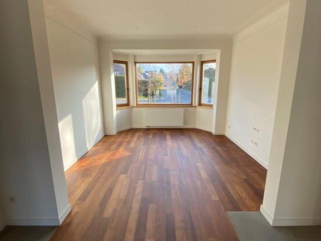 Bright 3 facade house, completely renovated