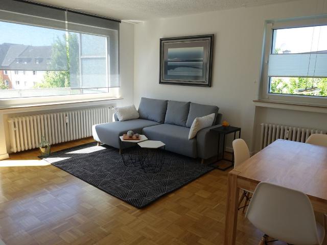 Bright 3 Room Apartment with Balcony and Parking Space in Essen Rüttenscheid, Essen Amsterdam Apartments for Rent