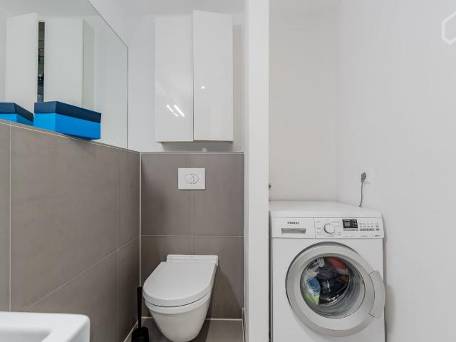 Bright 3 Room Apartment with Balcony, Garden Access & Bikes, Berlin Amsterdam Apartments for Rent