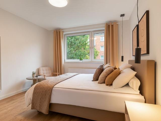 Bright 3 room apartment with balcony, home office and parking near Hamburg