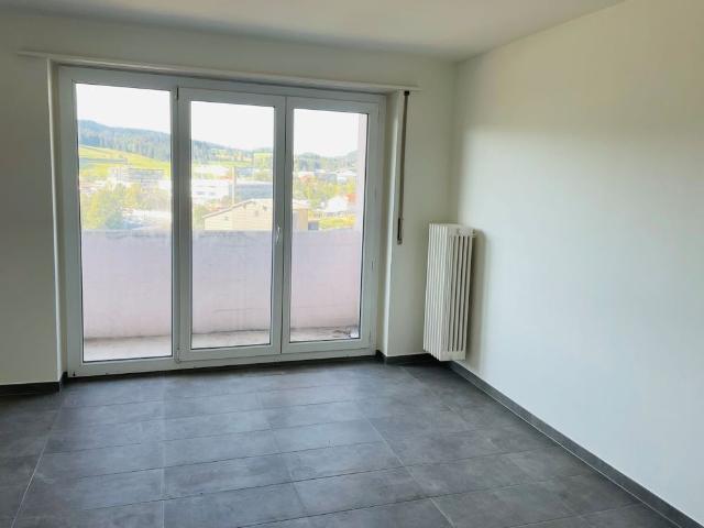 BRIGHT 3 ROOM APARTMENT LOCATED ON THE 5TH FLOOR WITH BALCONY