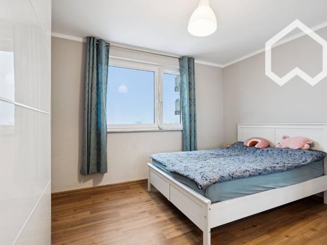 Bright 3 room fully furnished apartment with modern amenities and refreshing outside view of Frankfurt city, Frankfurt Amsterdam Apartments for Rent