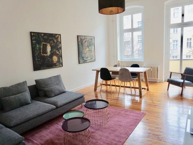 Bright 3 room flat with stucco ceilings and balcony, Berlin Amsterdam Apartments for Rent
