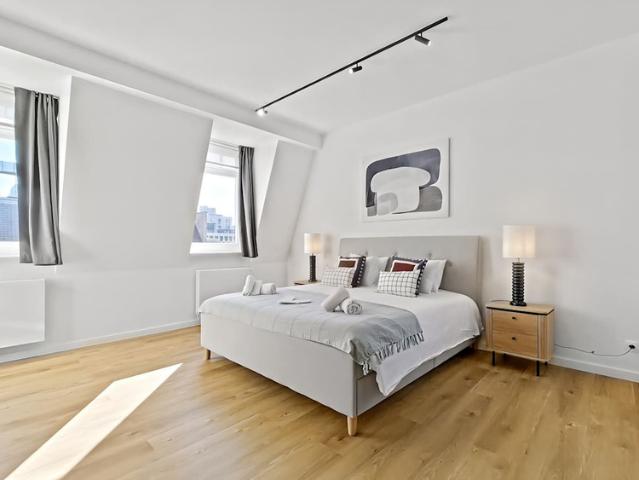 Bright 3BR with Private Terrace in City Centre