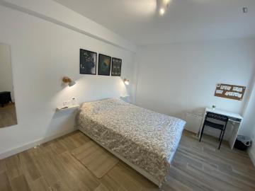 Bright 14m2 double bedroom in Alicante city center