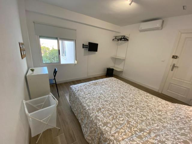 Bright 14m2 double bedroom in Alicante city center