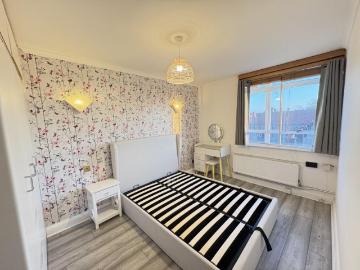 Bright 1 Bed