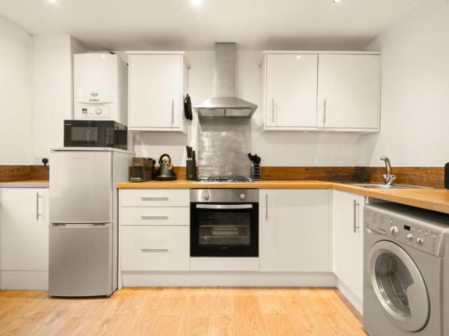 Bright 1 Bed Flat in E9 Hackney Central Short Lets
